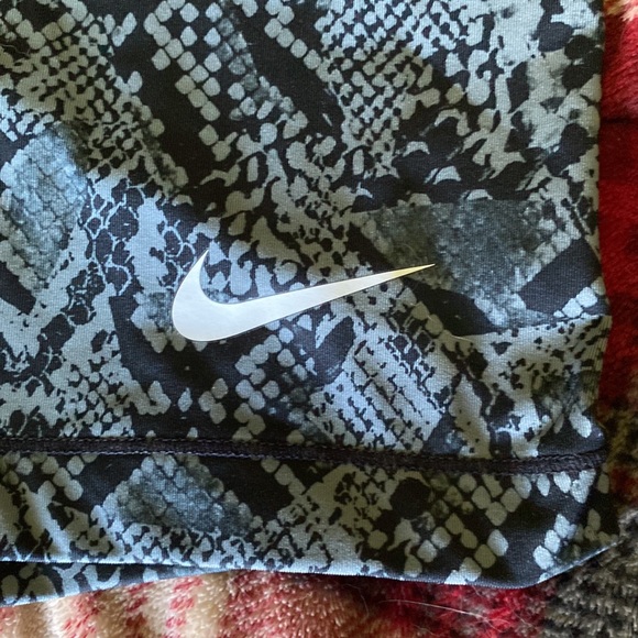 Nike shorts, size large - Picture 3 of 5